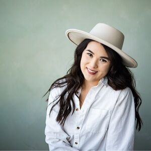 Meet your Posher, Kassandra